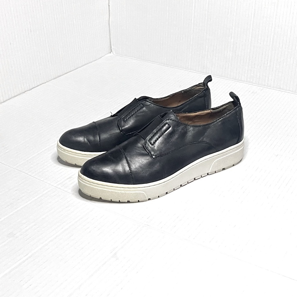 Biala Saben Pointed Platform Shoes